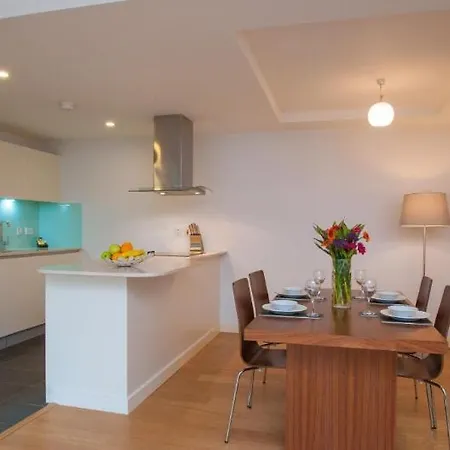 Cleyro Apts Finzels Reach Otel 4*