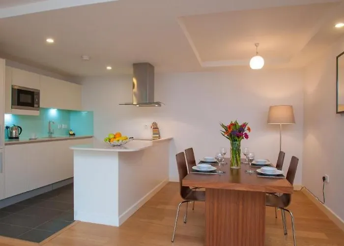 Cleyro Apts Finzels Reach Hotel 4*